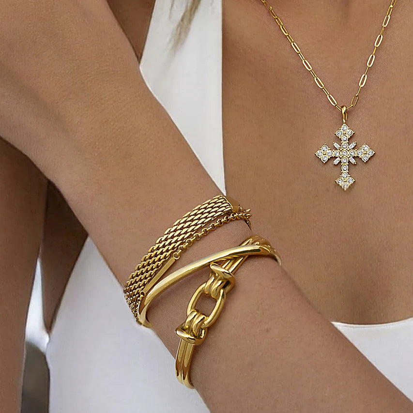 Aegis Knot Bracelet
