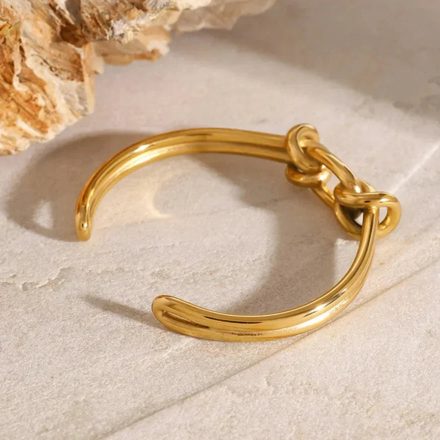 Aegis Knot Bracelet