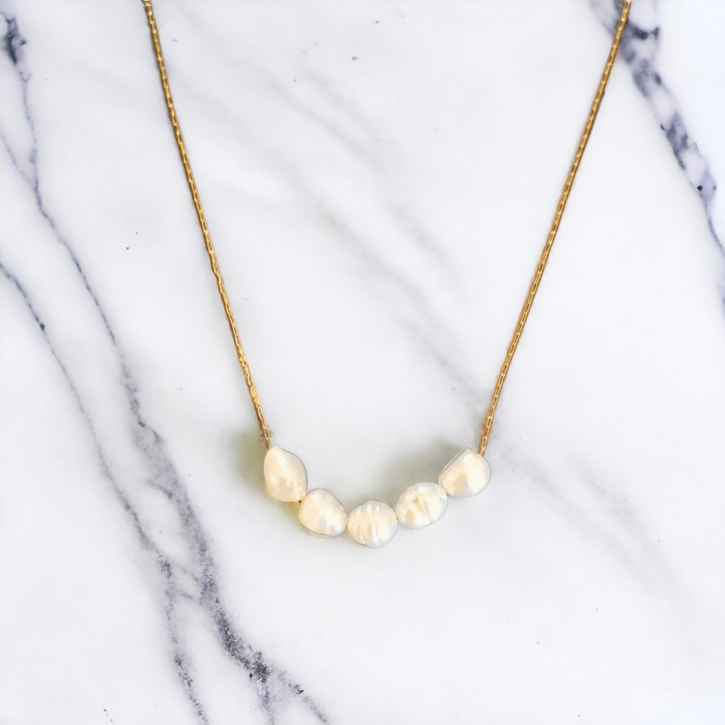 Refined Pearl Necklace